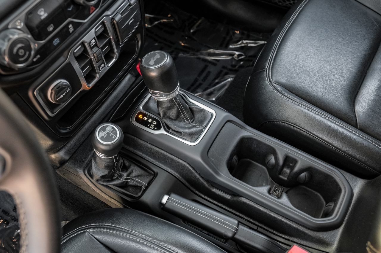 Jeep Wrangler Vehicle Main Gallery Image 25