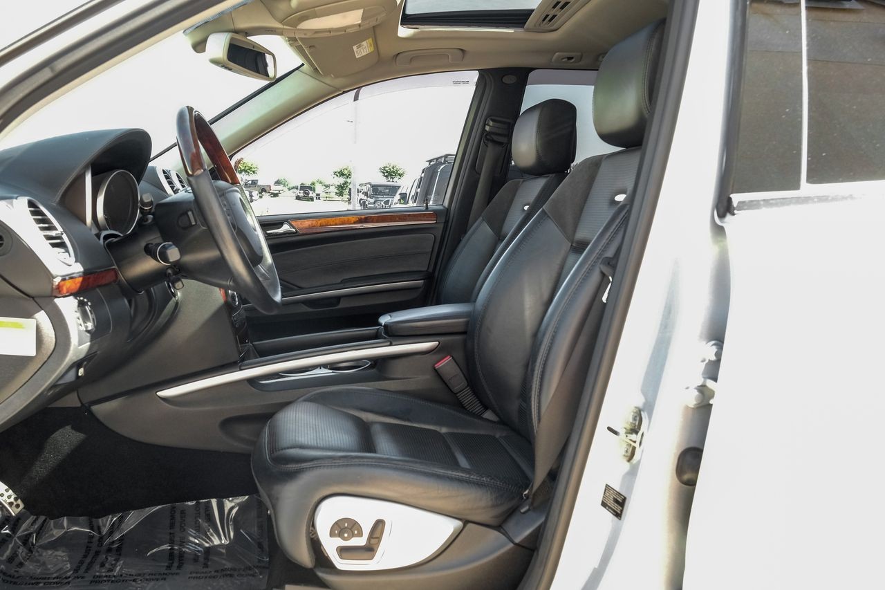 Mercedes-Benz ML 63 AMG Vehicle Main Gallery Image 04