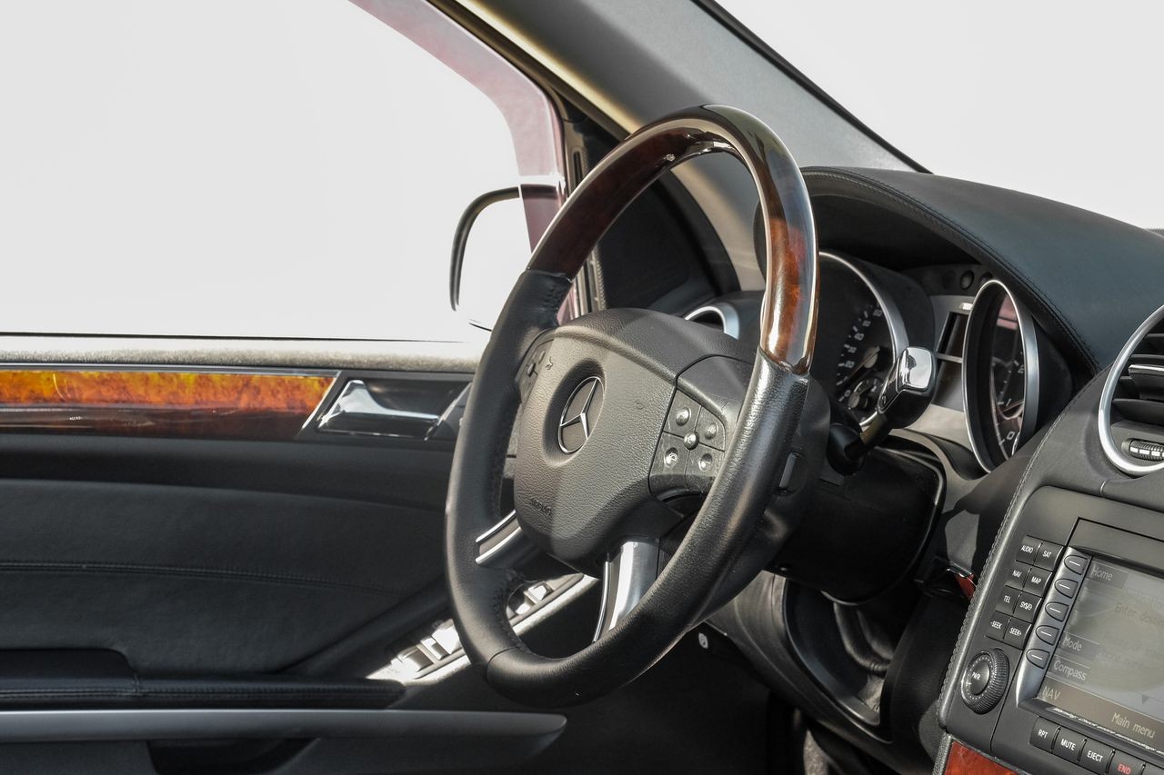 Mercedes-Benz ML 63 AMG Vehicle Main Gallery Image 14