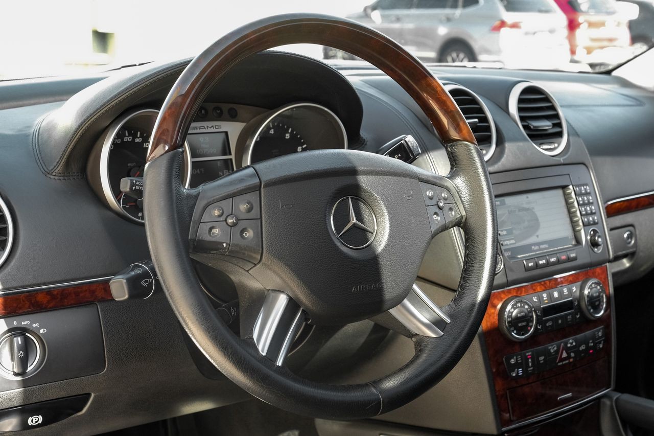 Mercedes-Benz ML 63 AMG Vehicle Main Gallery Image 16