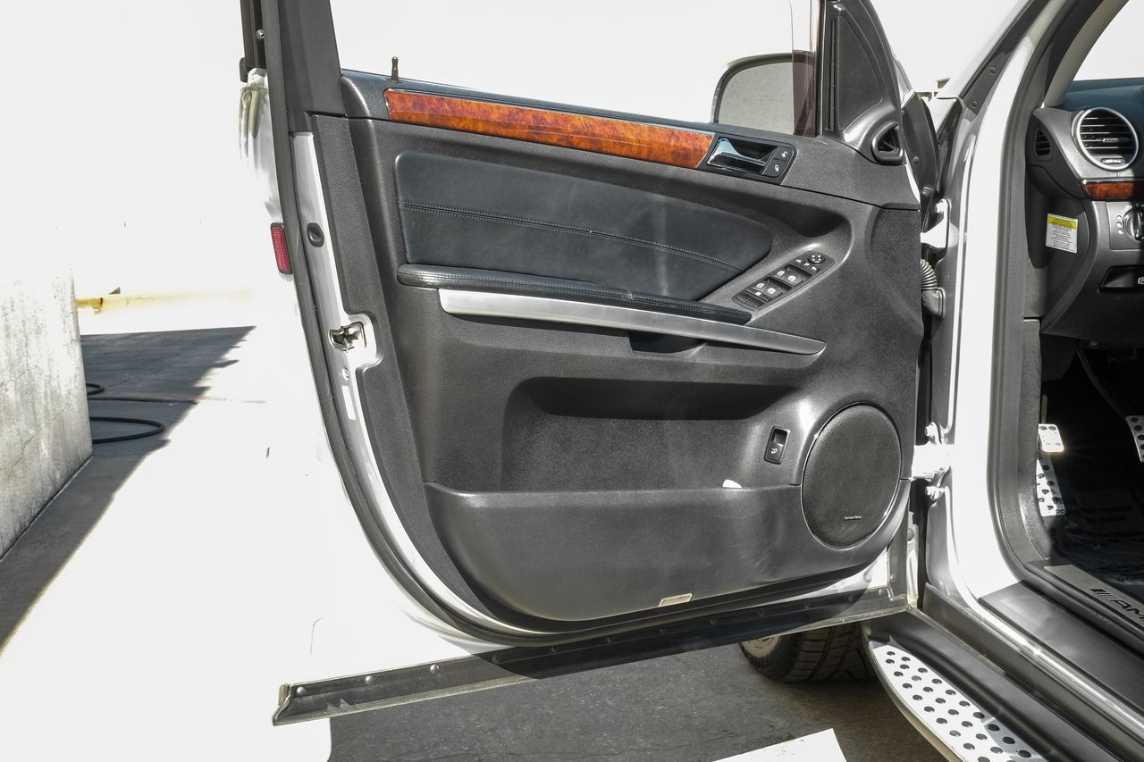 Mercedes-Benz ML 63 AMG Vehicle Main Gallery Image 38