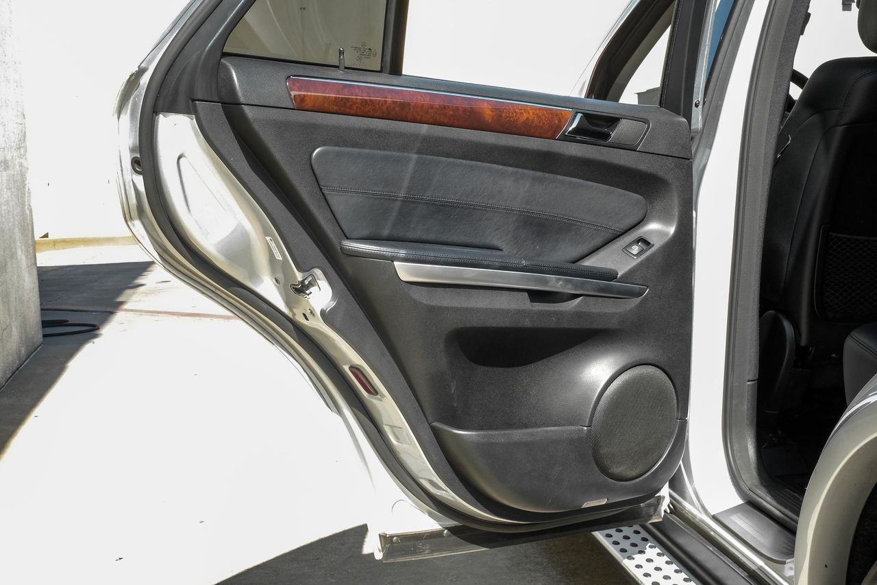 Mercedes-Benz ML 63 AMG Vehicle Main Gallery Image 41