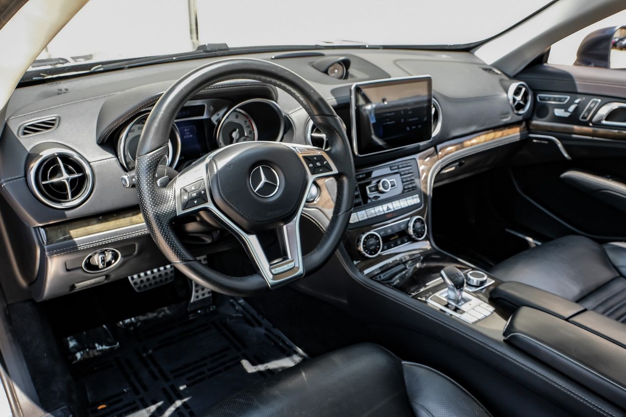 Mercedes-Benz SL 400 Vehicle Main Gallery Image 03