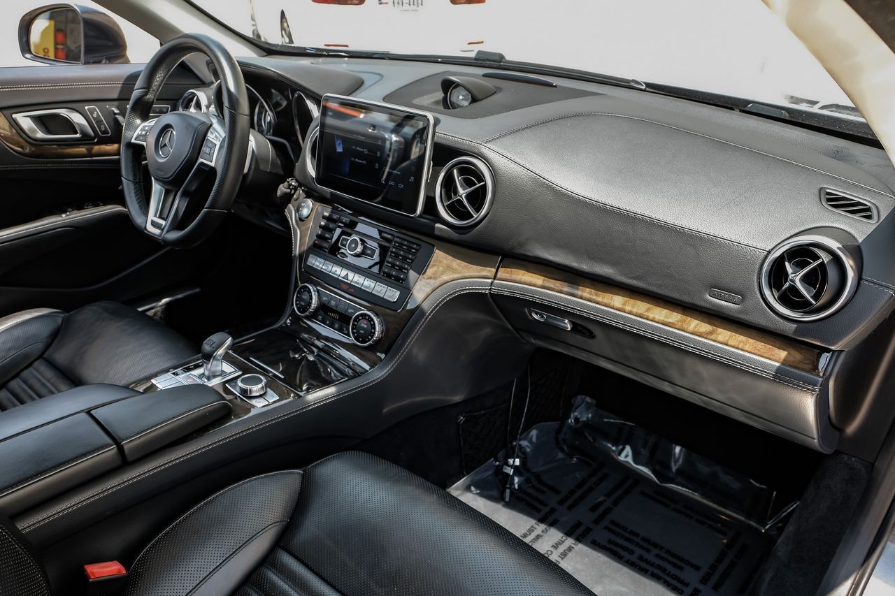 Mercedes-Benz SL 400 Vehicle Main Gallery Image 13