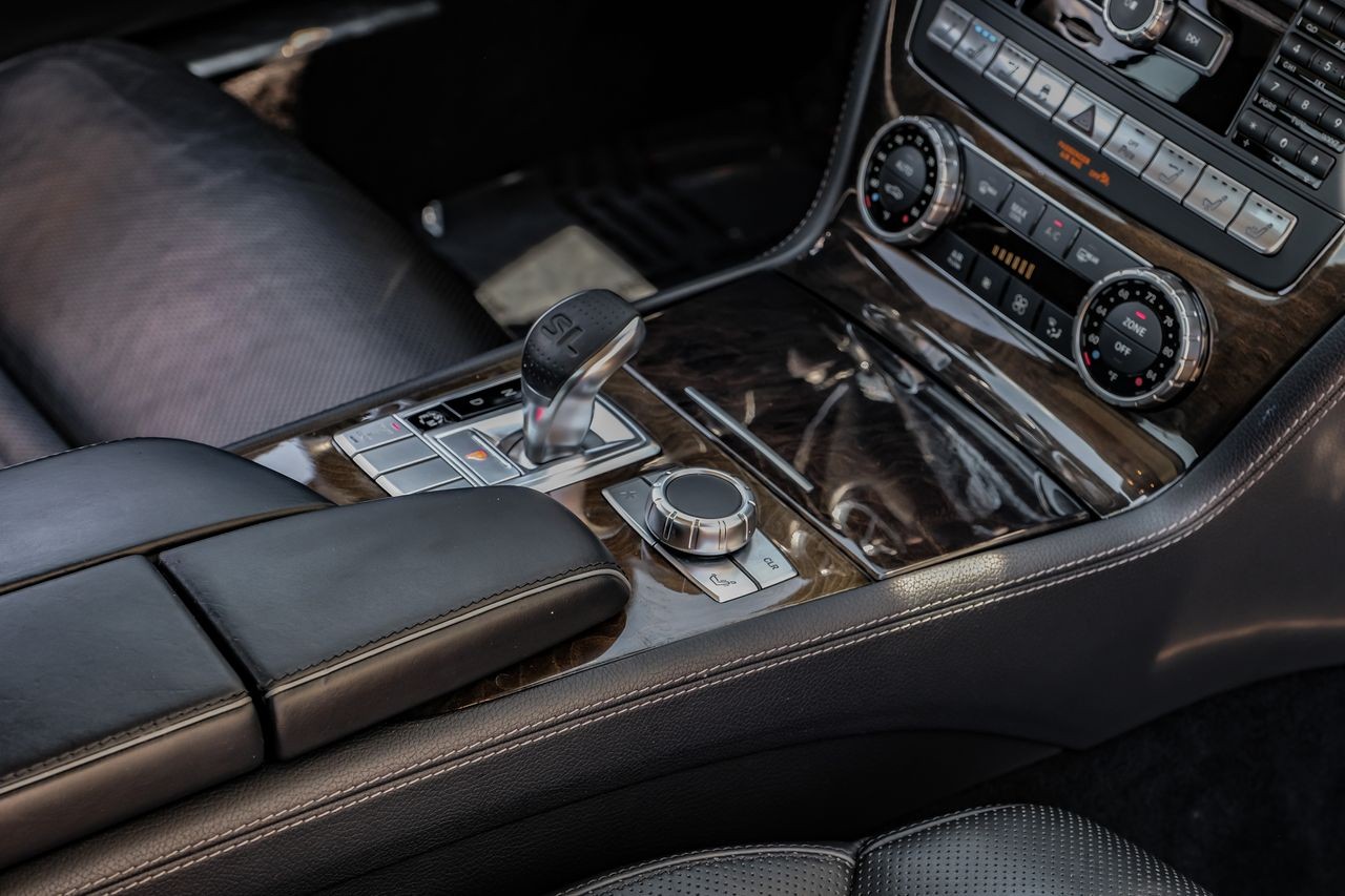 Mercedes-Benz SL 400 Vehicle Main Gallery Image 17