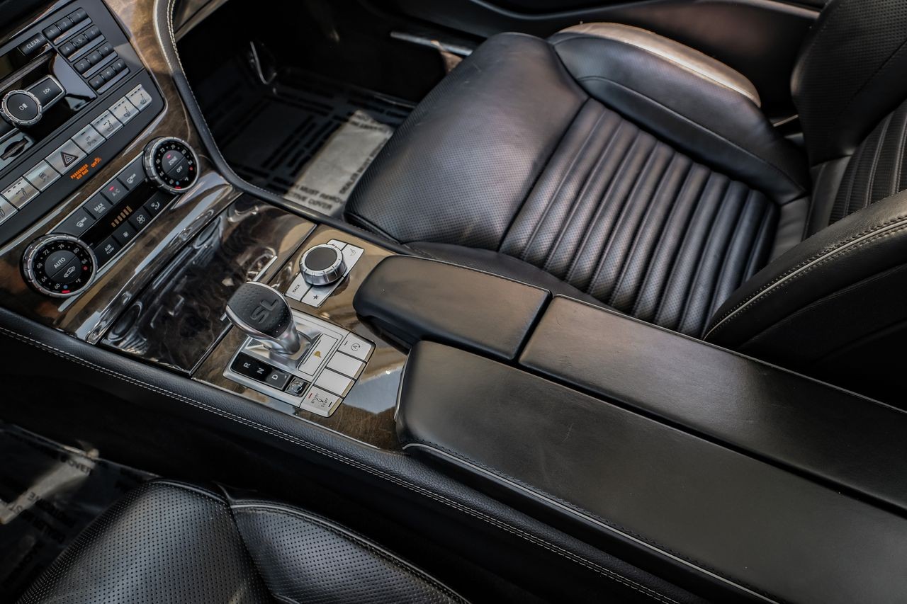 Mercedes-Benz SL 400 Vehicle Main Gallery Image 18