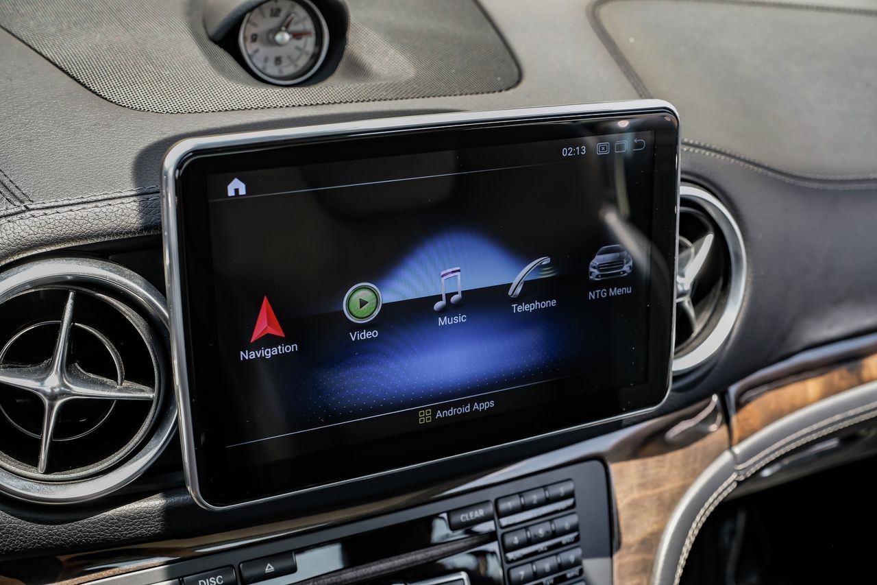 Mercedes-Benz SL 400 Vehicle Main Gallery Image 20