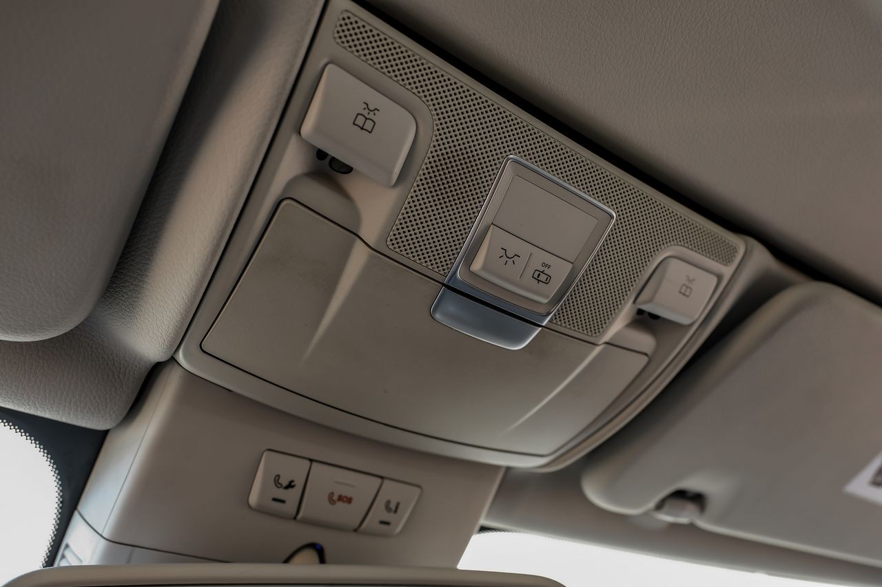 Mercedes-Benz SL 400 Vehicle Main Gallery Image 24