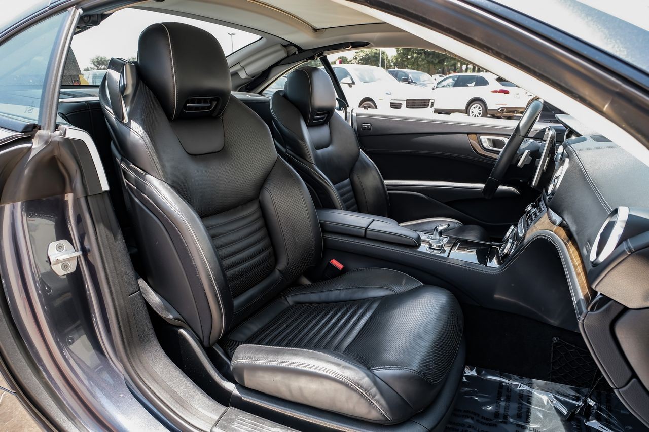 Mercedes-Benz SL 400 Vehicle Main Gallery Image 27