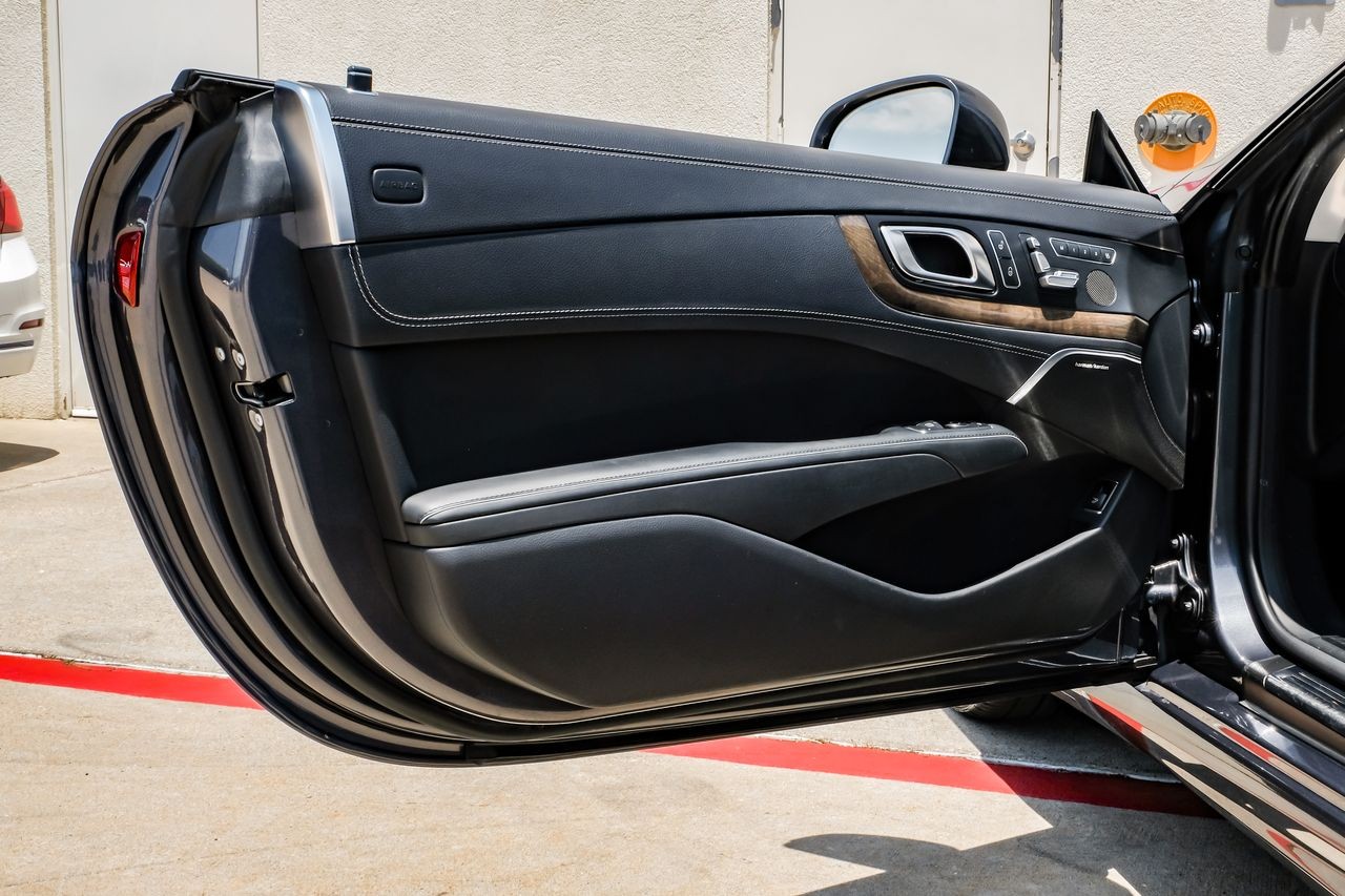 Mercedes-Benz SL 400 Vehicle Main Gallery Image 30
