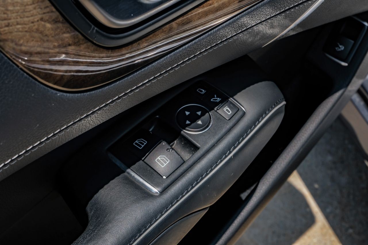 Mercedes-Benz SL 400 Vehicle Main Gallery Image 31