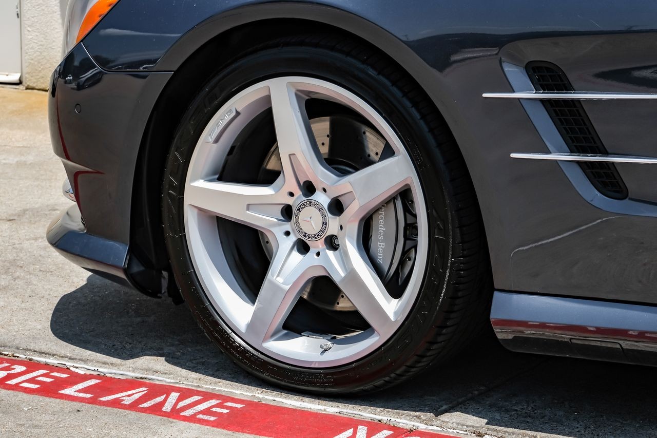 Mercedes-Benz SL 400 Vehicle Main Gallery Image 39