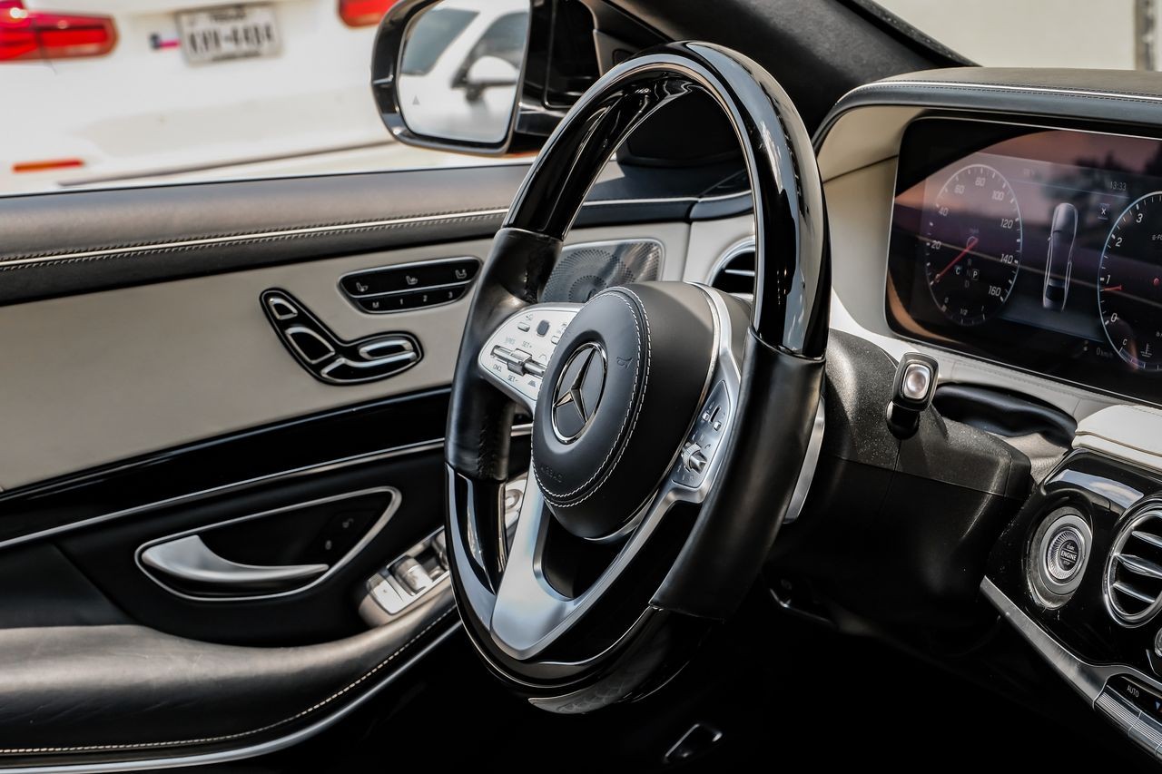Mercedes-Benz S 560 Vehicle Main Gallery Image 15