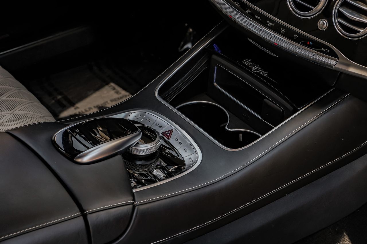 Mercedes-Benz S 560 Vehicle Main Gallery Image 23