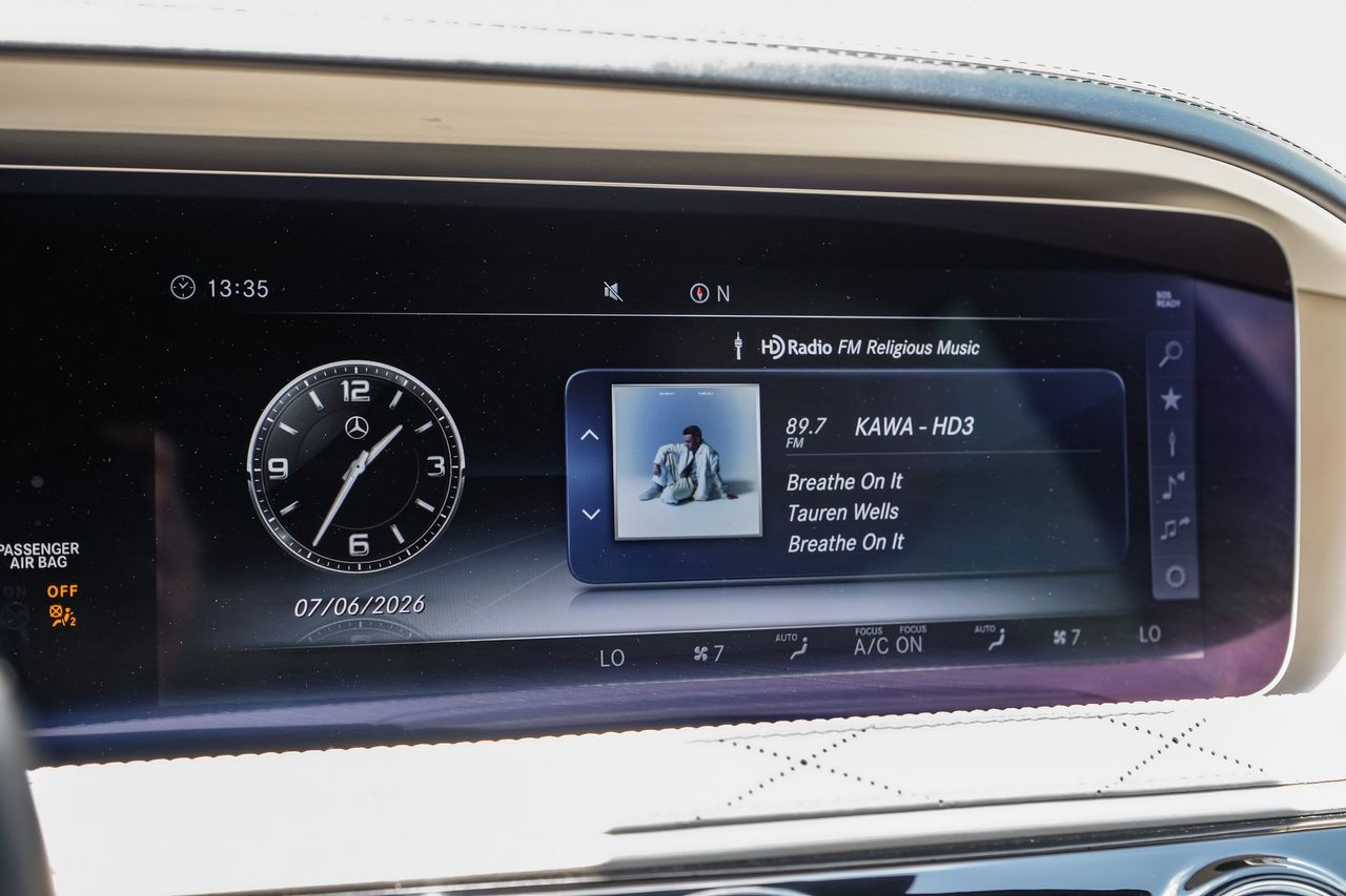 Mercedes-Benz S 560 Vehicle Main Gallery Image 25