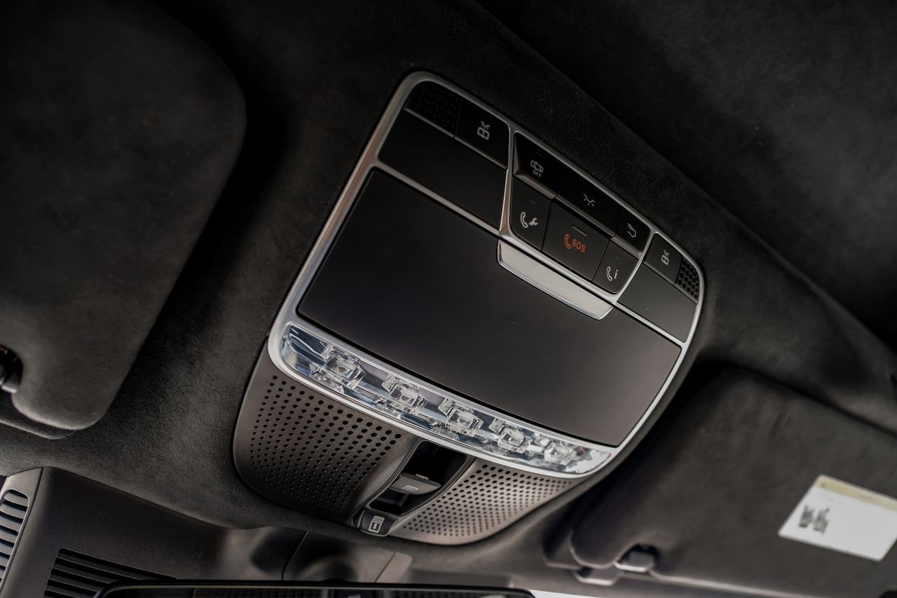 Mercedes-Benz S 560 Vehicle Main Gallery Image 29
