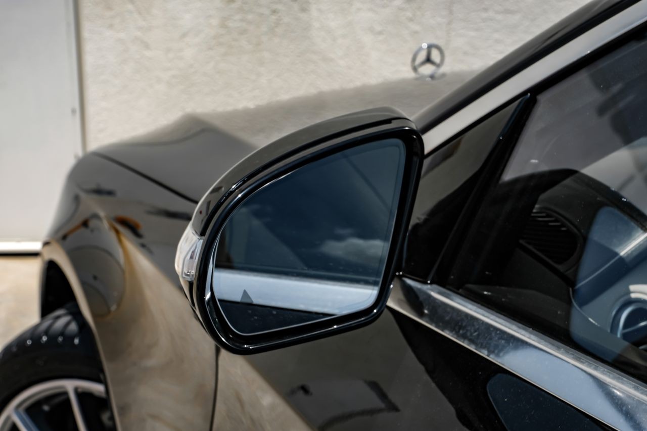 Mercedes-Benz S 560 Vehicle Main Gallery Image 37