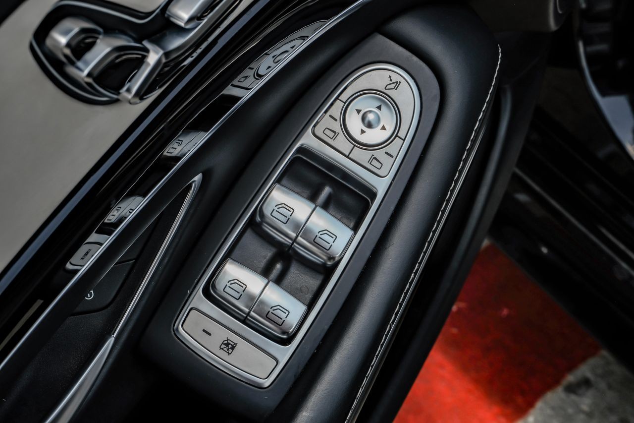 Mercedes-Benz S 560 Vehicle Main Gallery Image 40