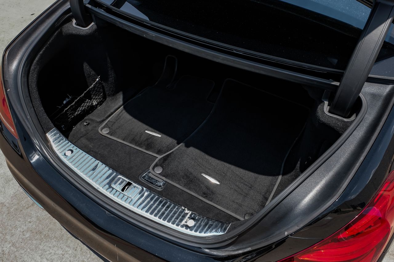 Mercedes-Benz S 560 Vehicle Main Gallery Image 46