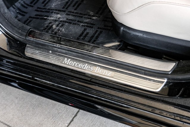 Mercedes-Benz S 560 Vehicle Main Gallery Image 33
