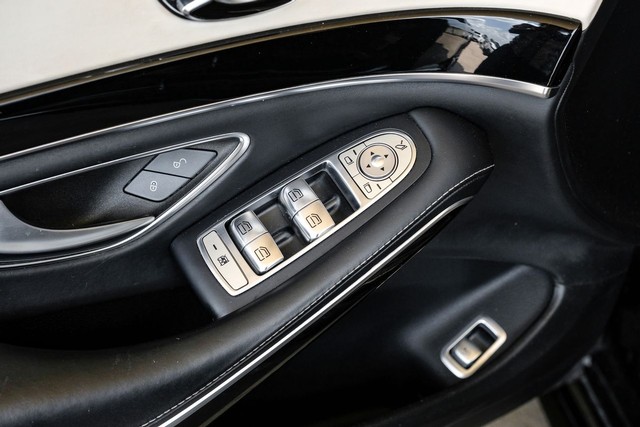 Mercedes-Benz S 560 Vehicle Main Gallery Image 43