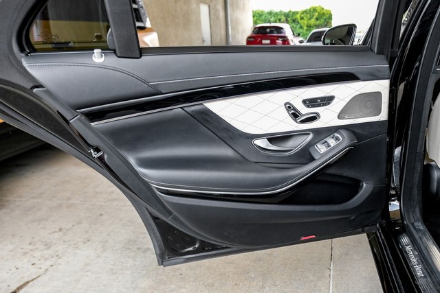 Mercedes-Benz S 560 Vehicle Main Gallery Image 46