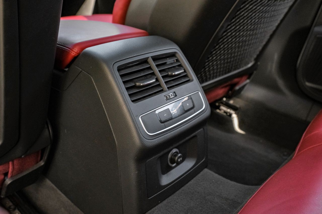 Audi S5 Sportback Vehicle Main Gallery Image 36