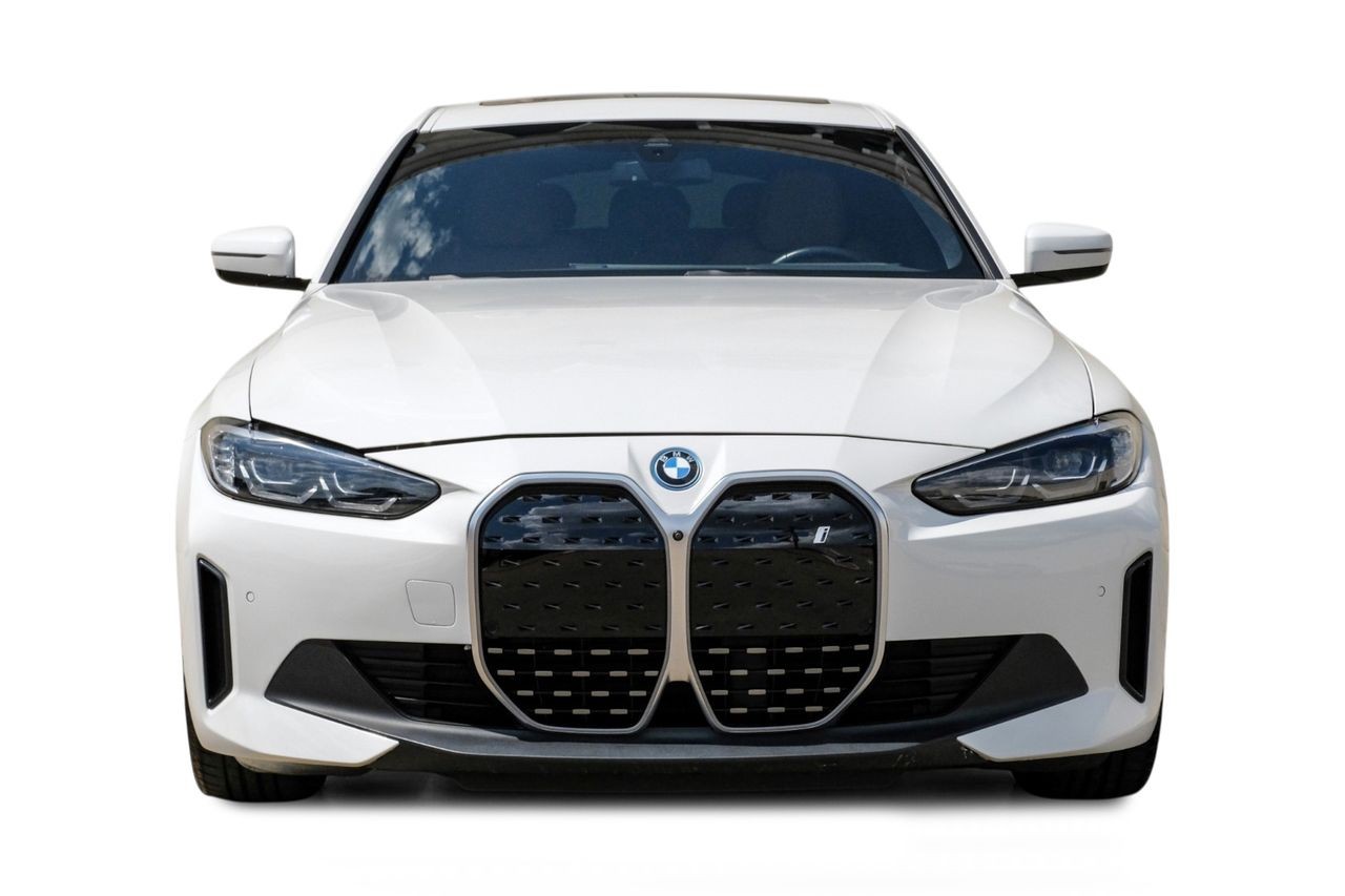 BMW i4 Vehicle Main Gallery Image 06