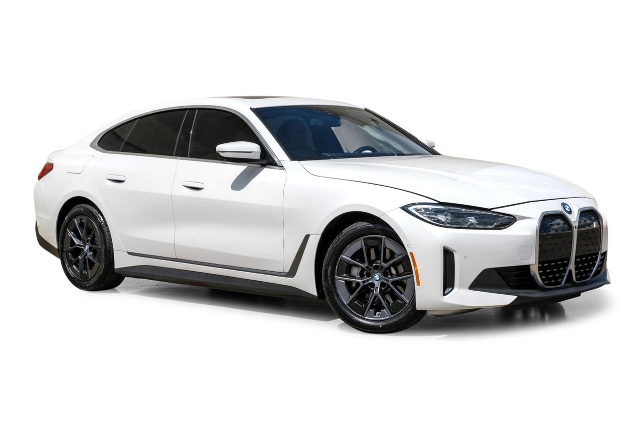 BMW i4 Vehicle Main Gallery Image 07