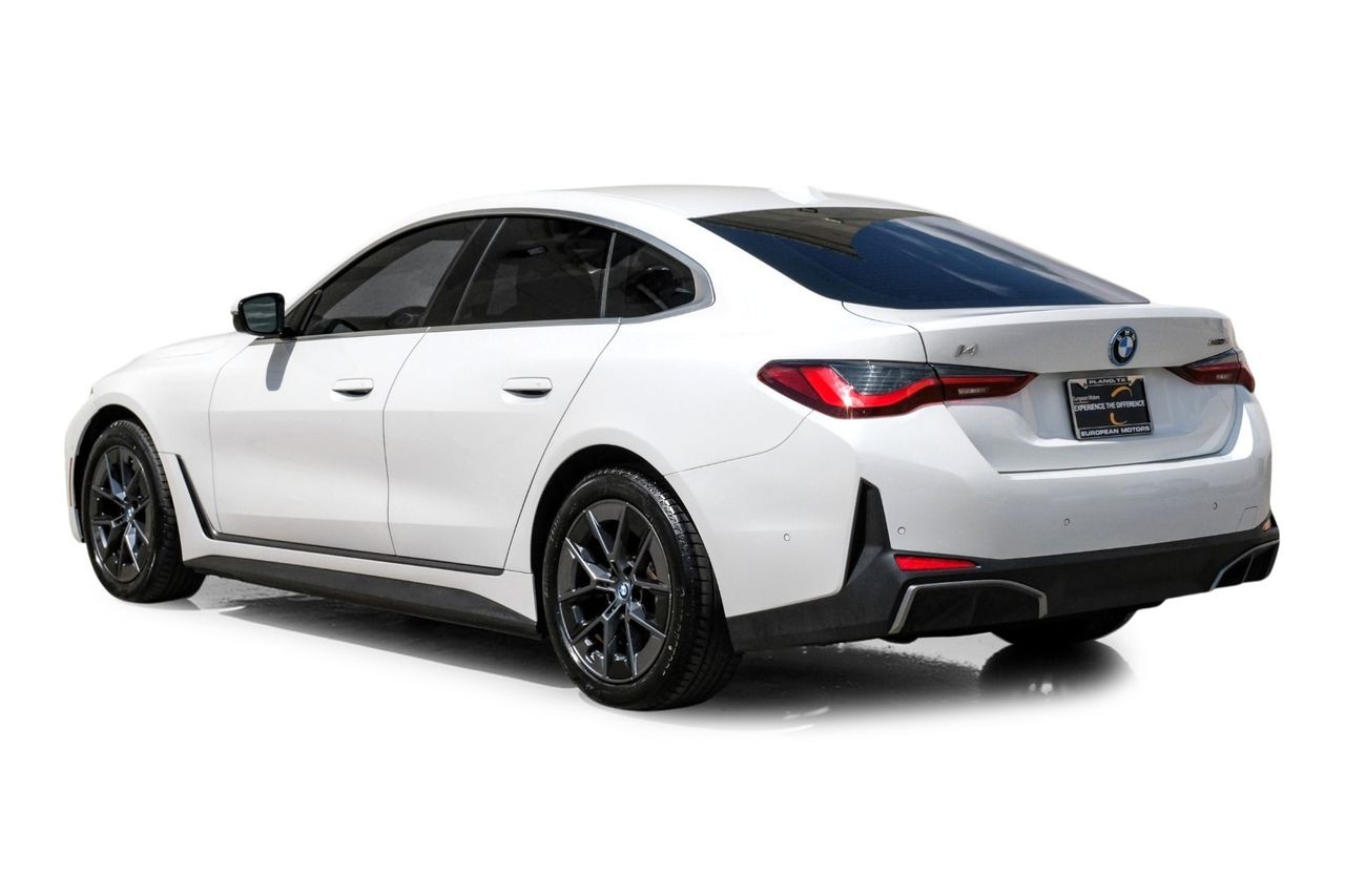 BMW i4 Vehicle Main Gallery Image 11
