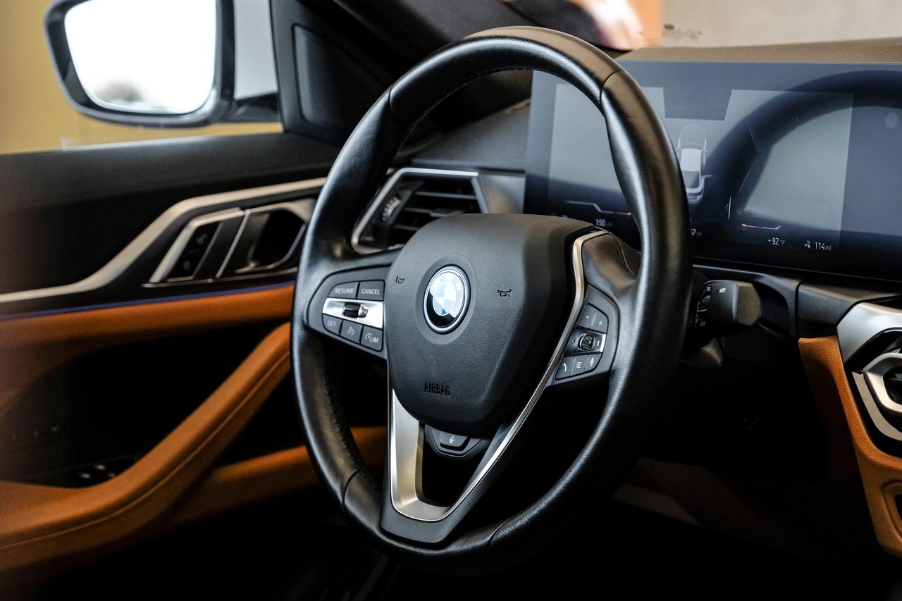 BMW i4 Vehicle Main Gallery Image 14
