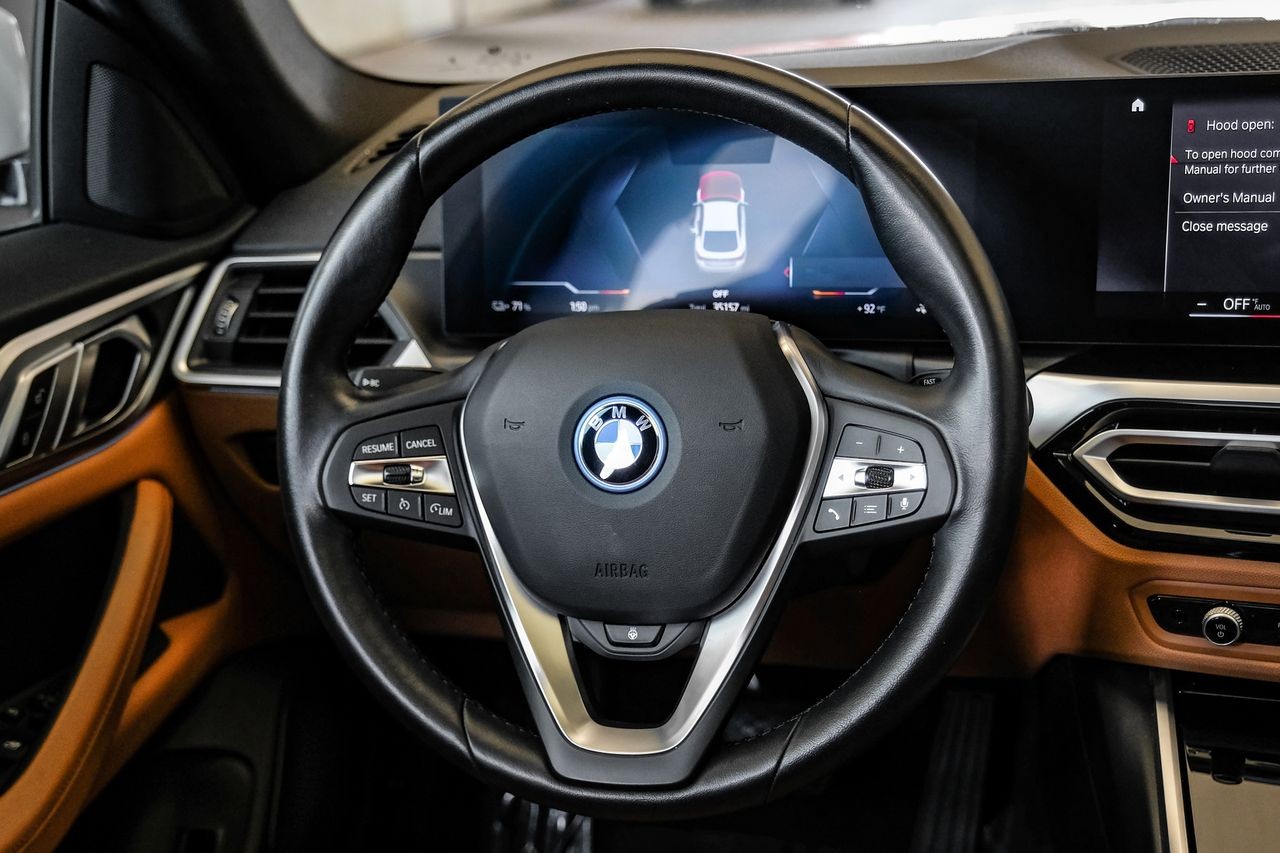 BMW i4 Vehicle Main Gallery Image 16
