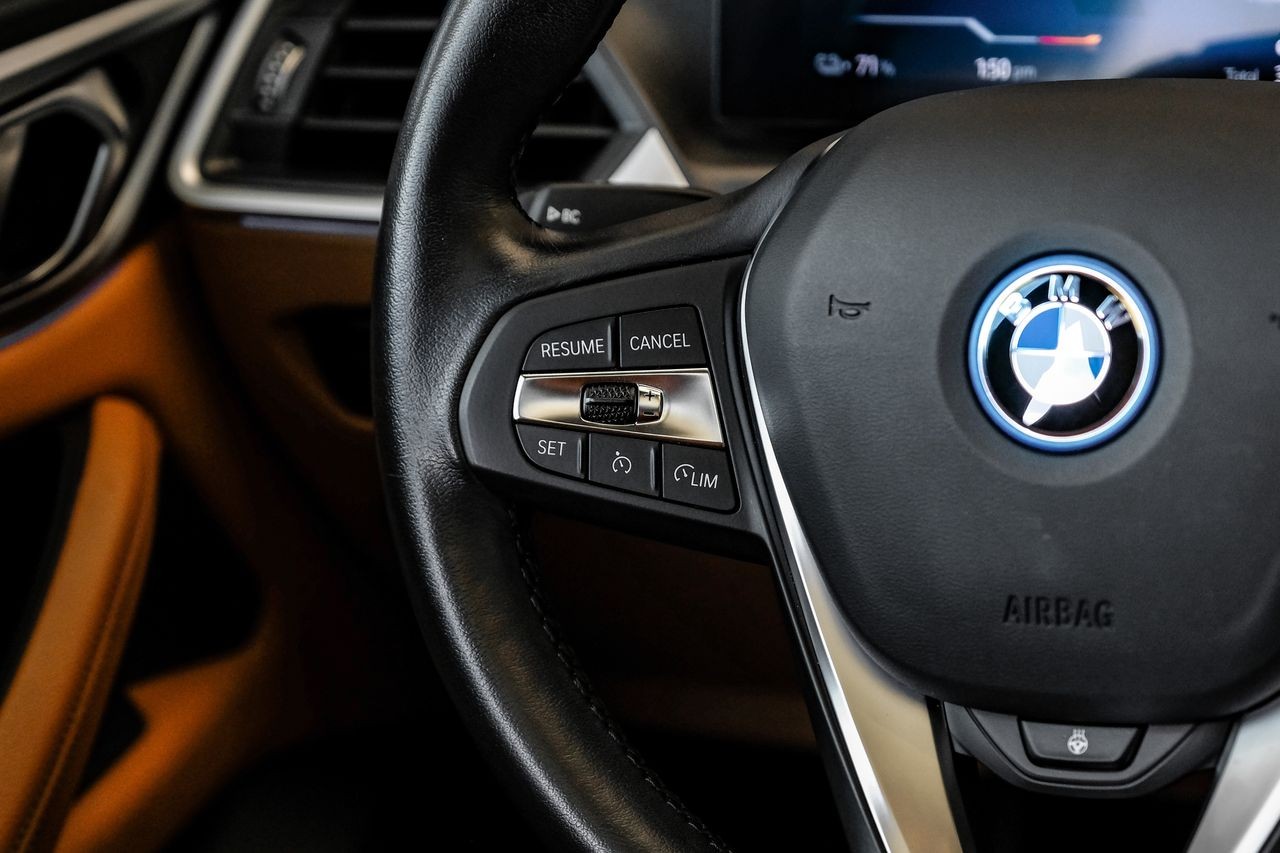BMW i4 Vehicle Main Gallery Image 17