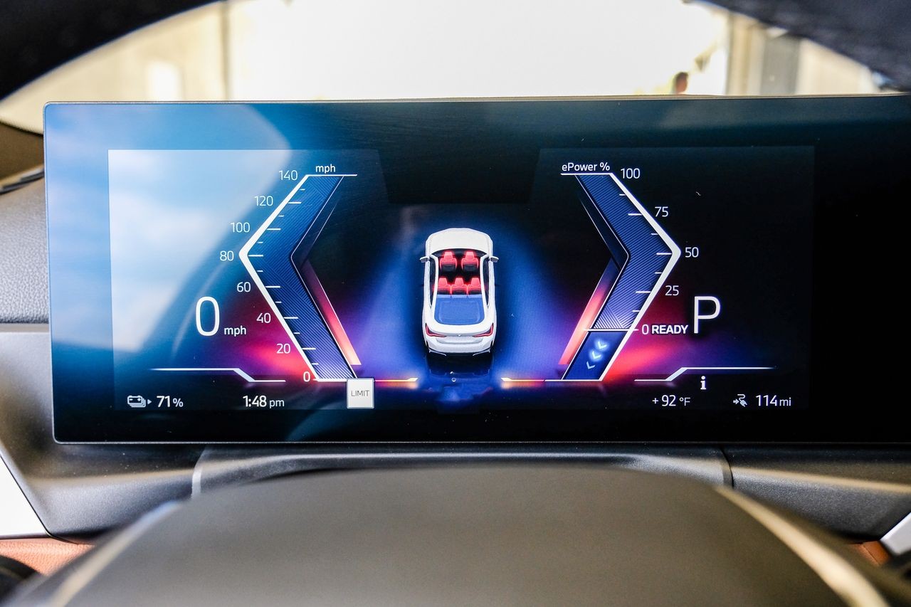 BMW i4 Vehicle Main Gallery Image 19