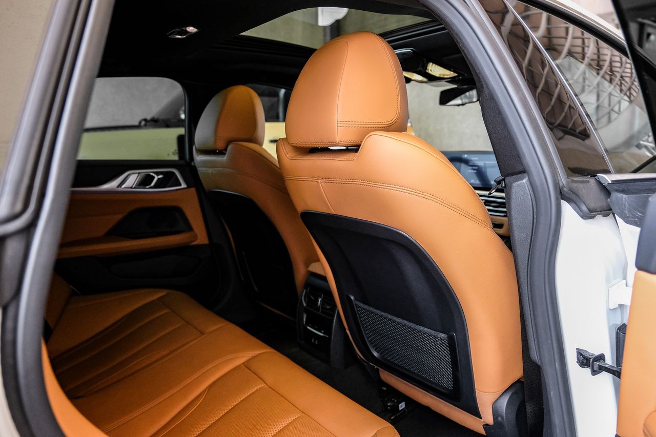 BMW i4 Vehicle Main Gallery Image 35
