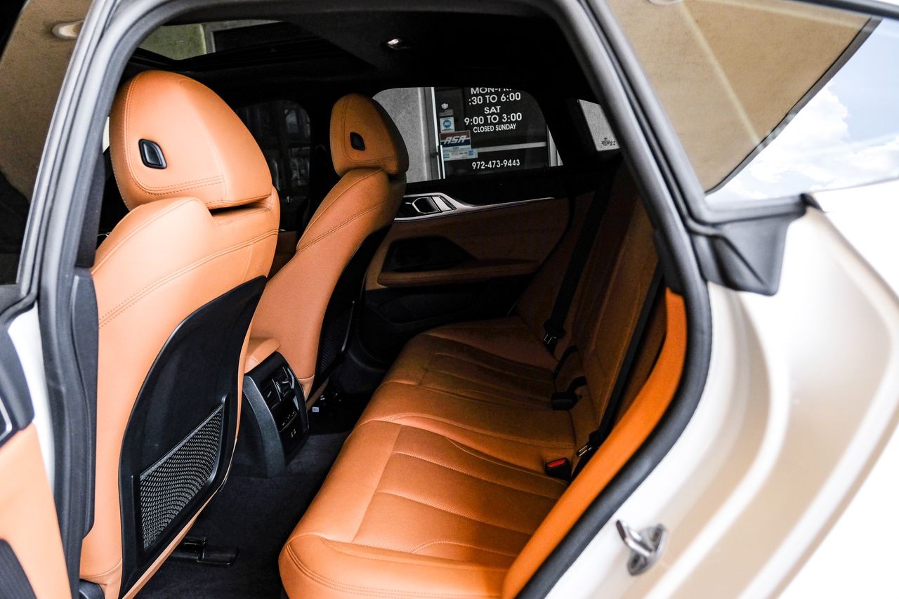 BMW i4 Vehicle Main Gallery Image 37