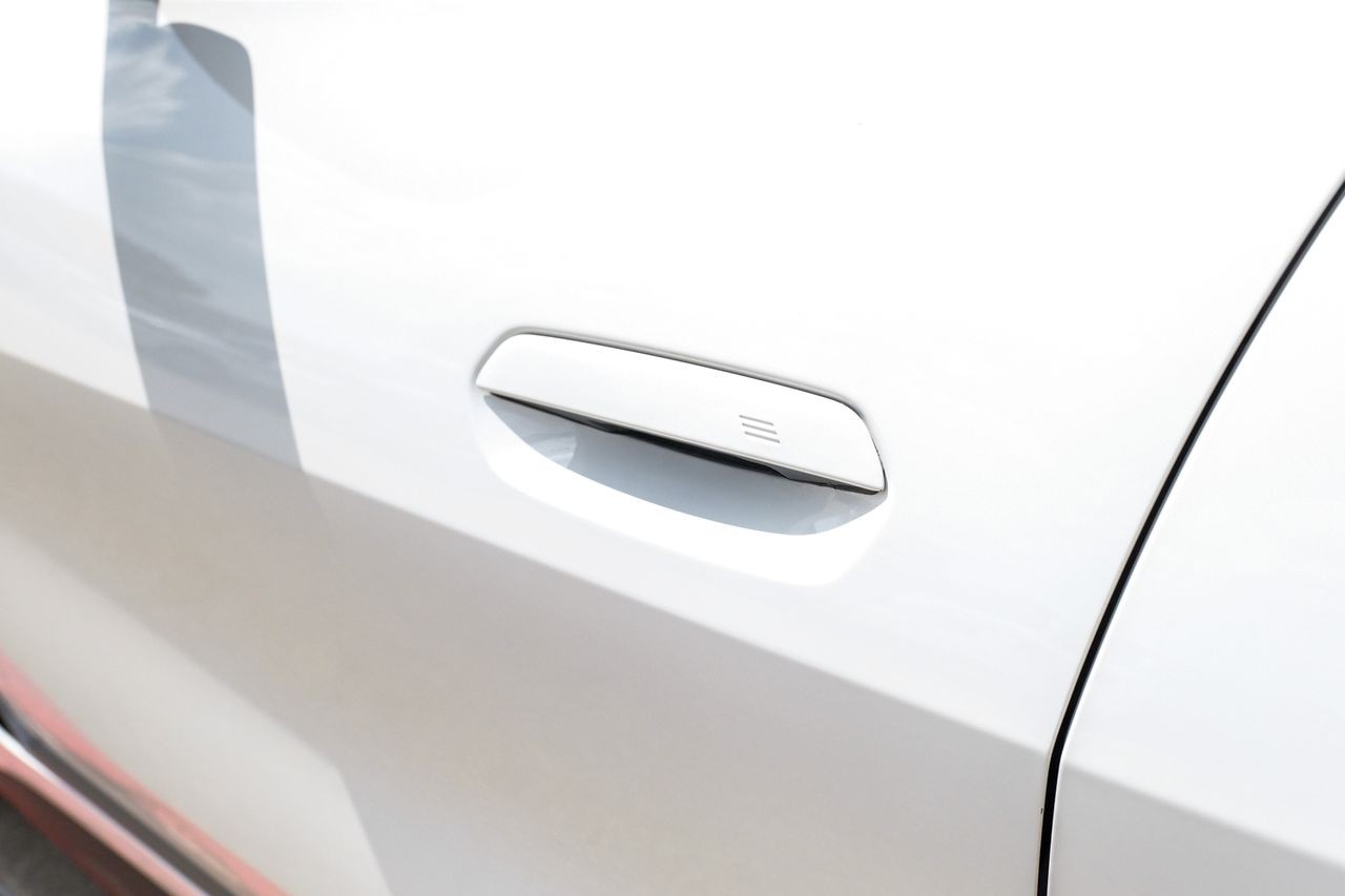 BMW i4 Vehicle Main Gallery Image 38