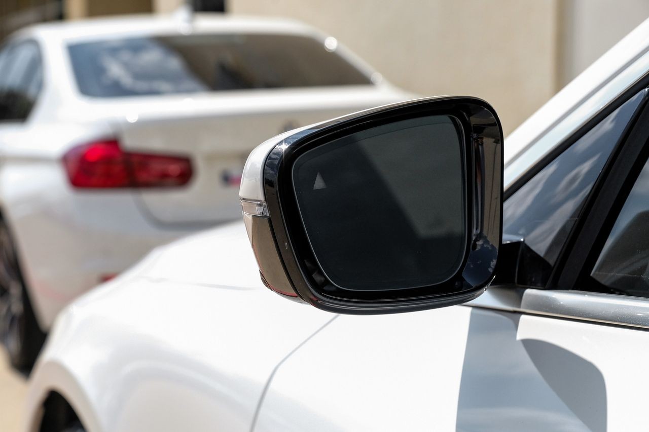 BMW i4 Vehicle Main Gallery Image 39