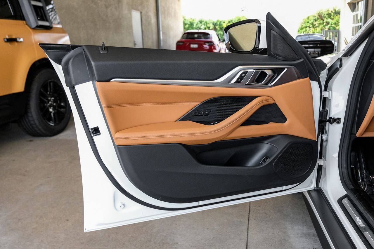 BMW i4 Vehicle Main Gallery Image 40