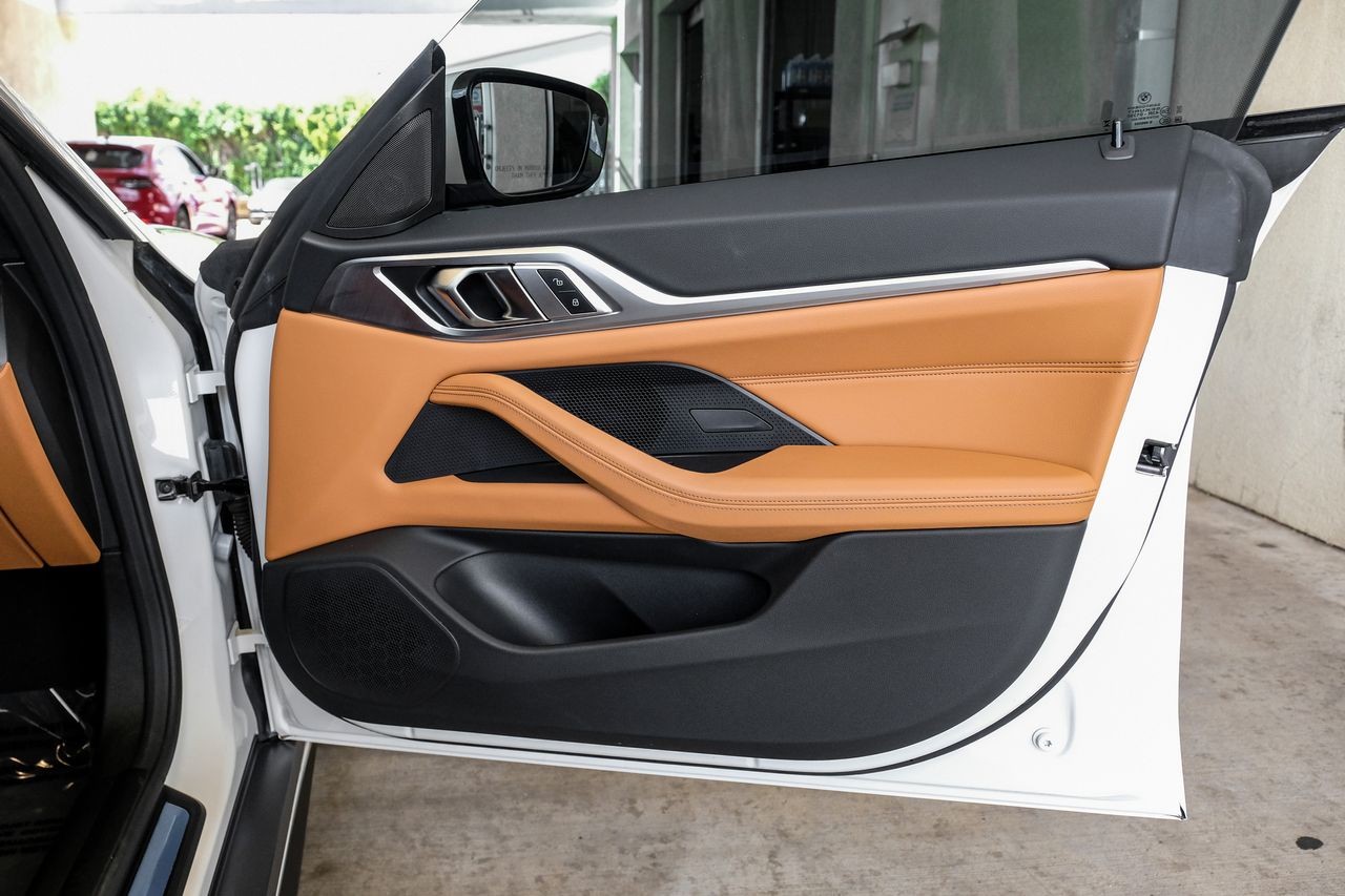 BMW i4 Vehicle Main Gallery Image 43