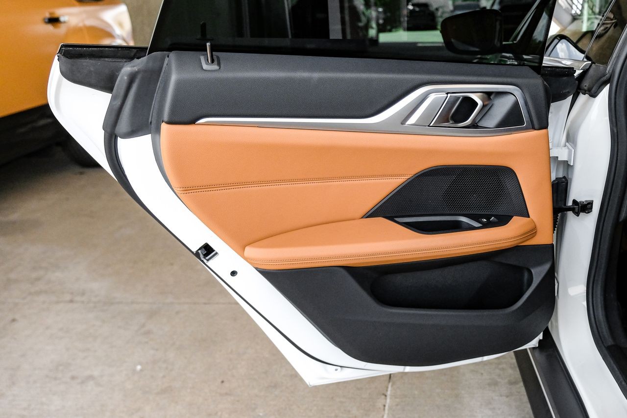 BMW i4 Vehicle Main Gallery Image 44
