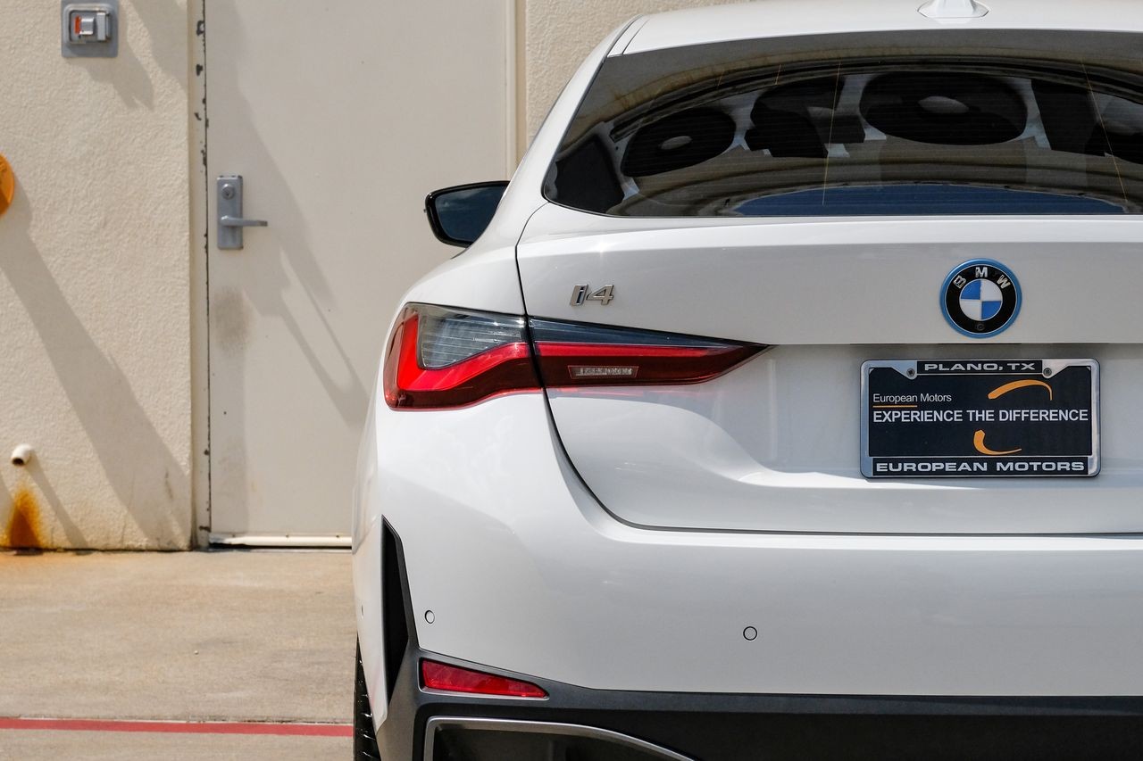 BMW i4 Vehicle Main Gallery Image 47