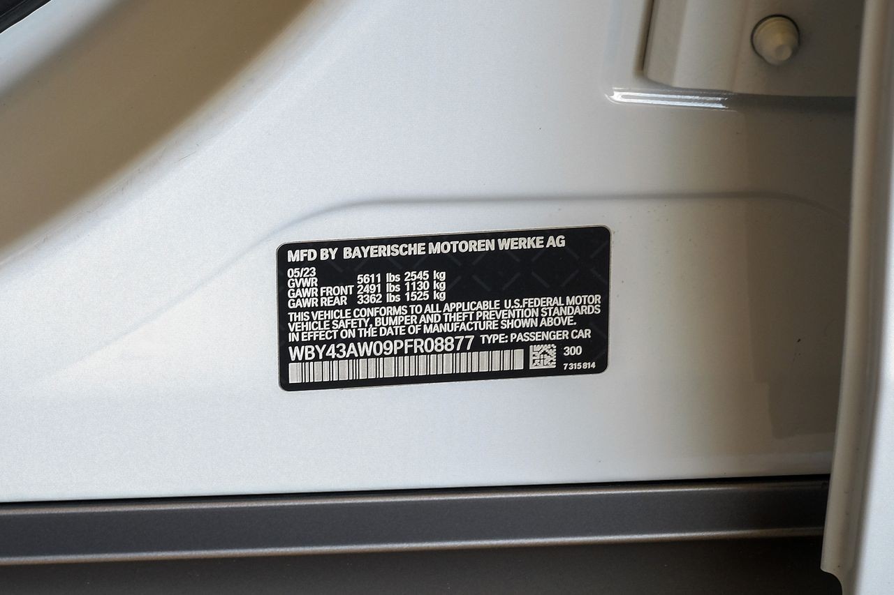 BMW i4 Vehicle Main Gallery Image 55