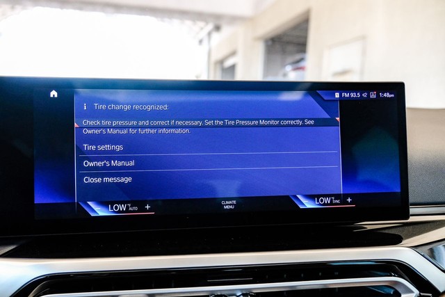 BMW i4 Vehicle Main Gallery Image 25