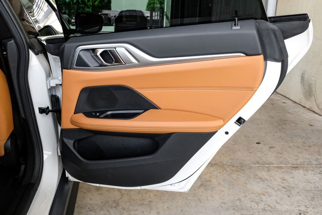 BMW i4 Vehicle Main Gallery Image 45