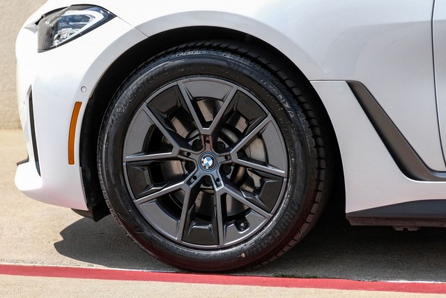 BMW i4 Vehicle Main Gallery Image 52