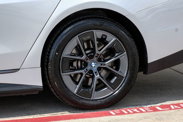 BMW i4 Vehicle Main Gallery Image 53