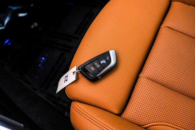 BMW i4 Vehicle Main Gallery Image 54