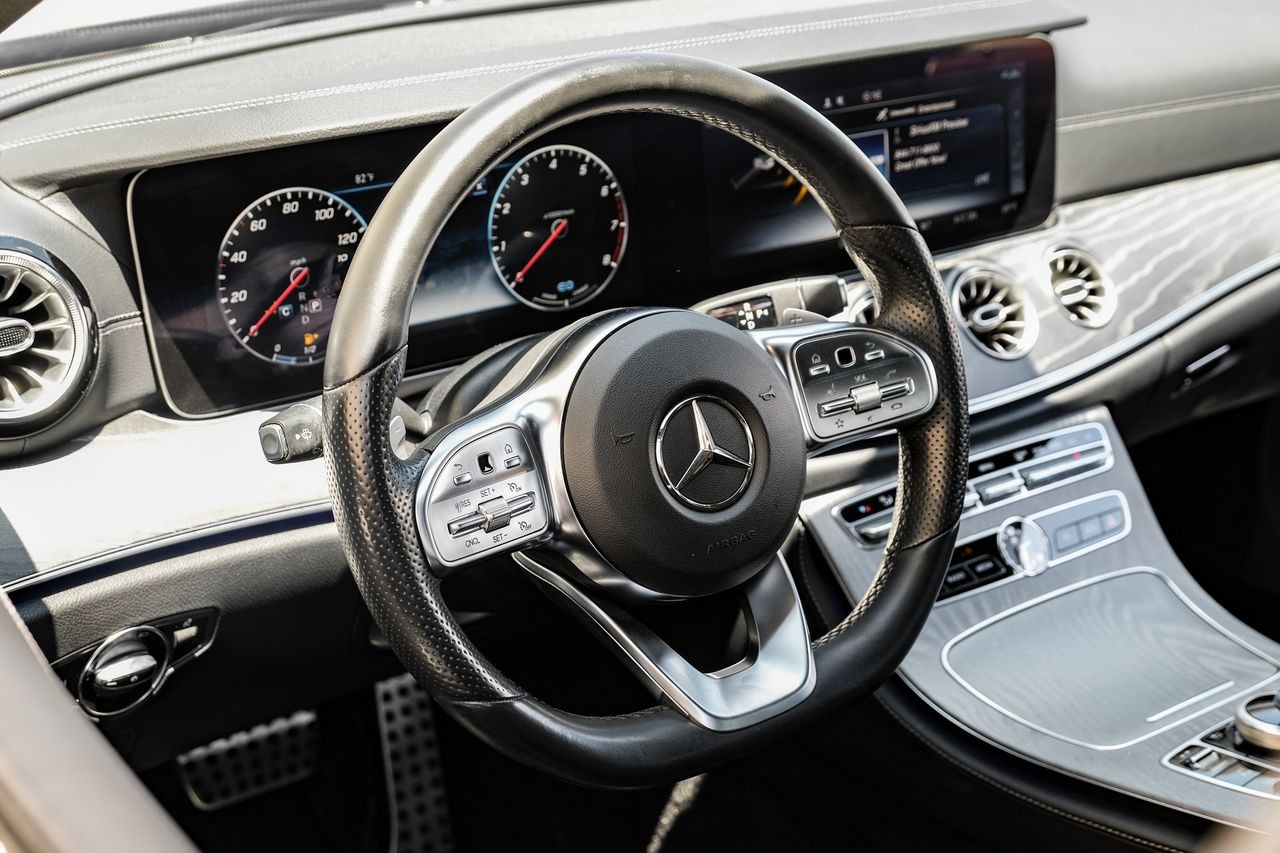 Mercedes-Benz CLS 450 Vehicle Main Gallery Image 16