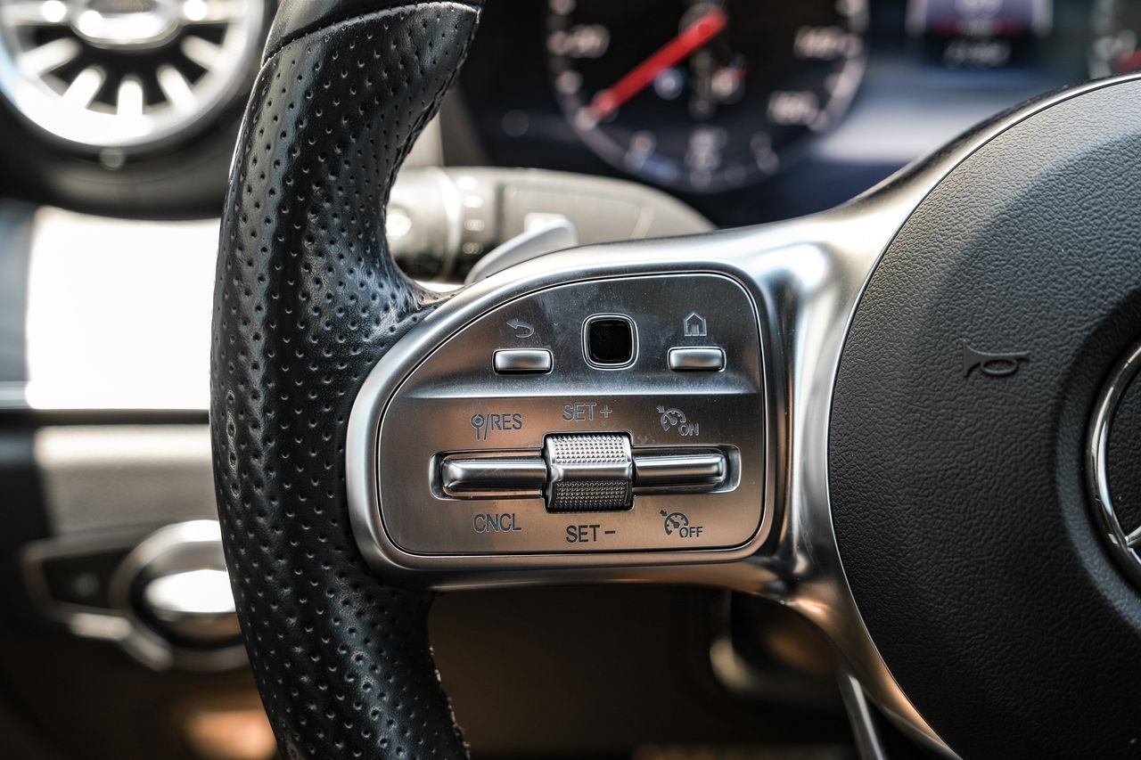 Mercedes-Benz CLS 450 Vehicle Main Gallery Image 17